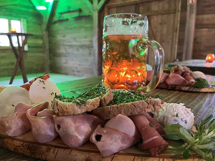 Brotzeitbrettl in der Urweisse Hütt'n (©Foto: Martin Schmitz)